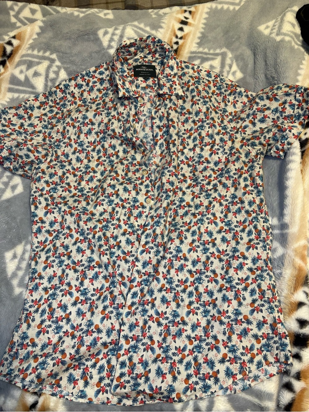 Rodd & Gunn White Short-Sleeve Button-Down with Blue and Red Tropical Print